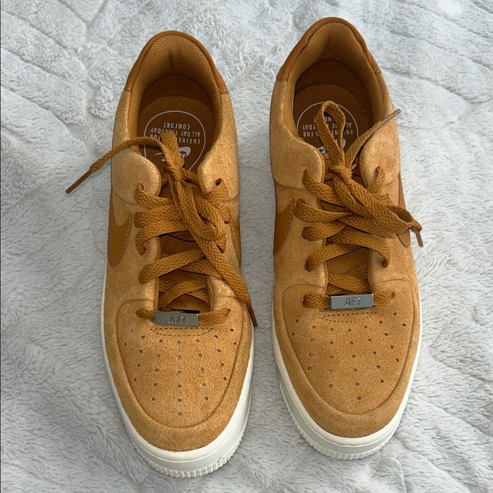 Nike Air Force 1 Low Sage, Women’s Size 8 - Picture 2 of 11